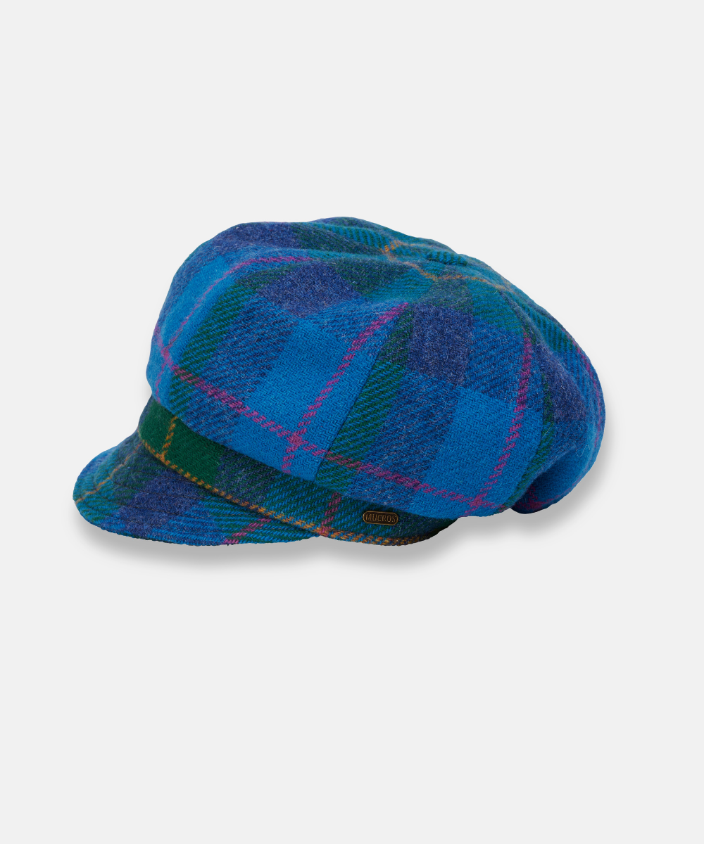 Newsboy Cap i 100% ull – Blå tartan med blomdetalj