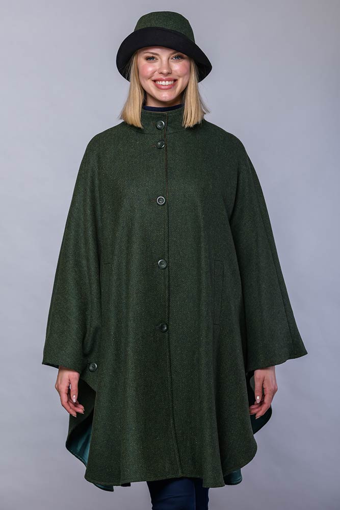 
                  
                    Long cape
                  
                