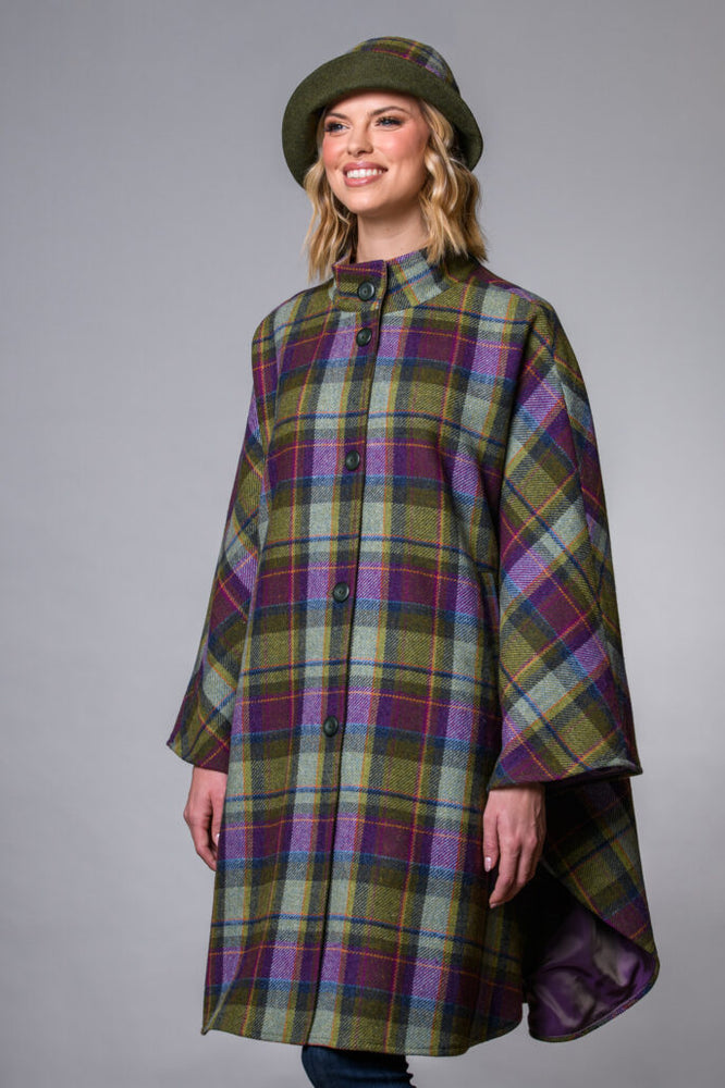 
                  
                    Long cape
                  
                