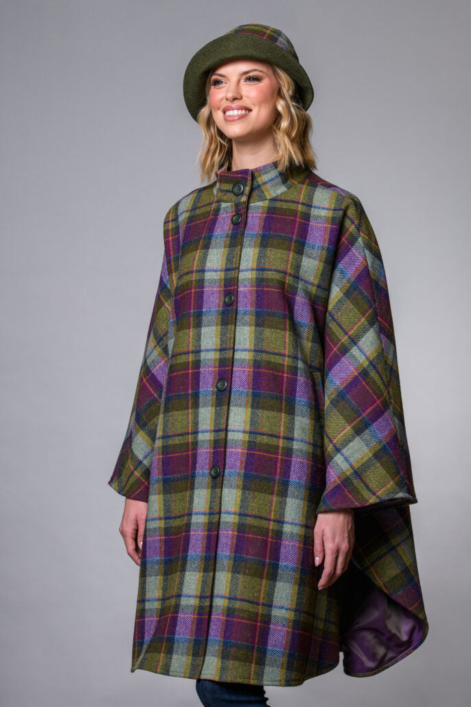 
                  
                    Long cape
                  
                