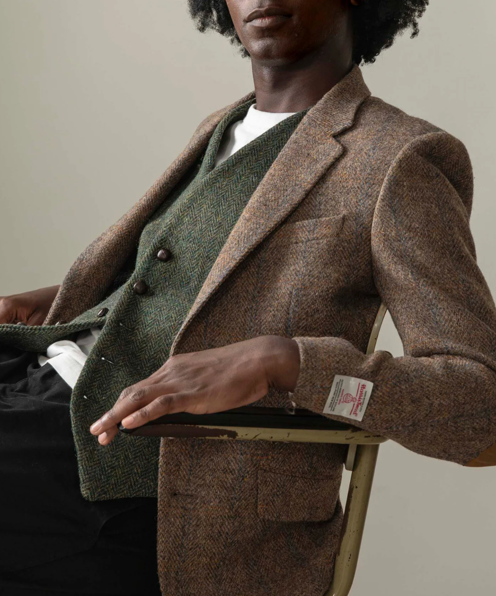 Harris Tweed Iain Väst – Mörkgrön fiskbensmönstrad